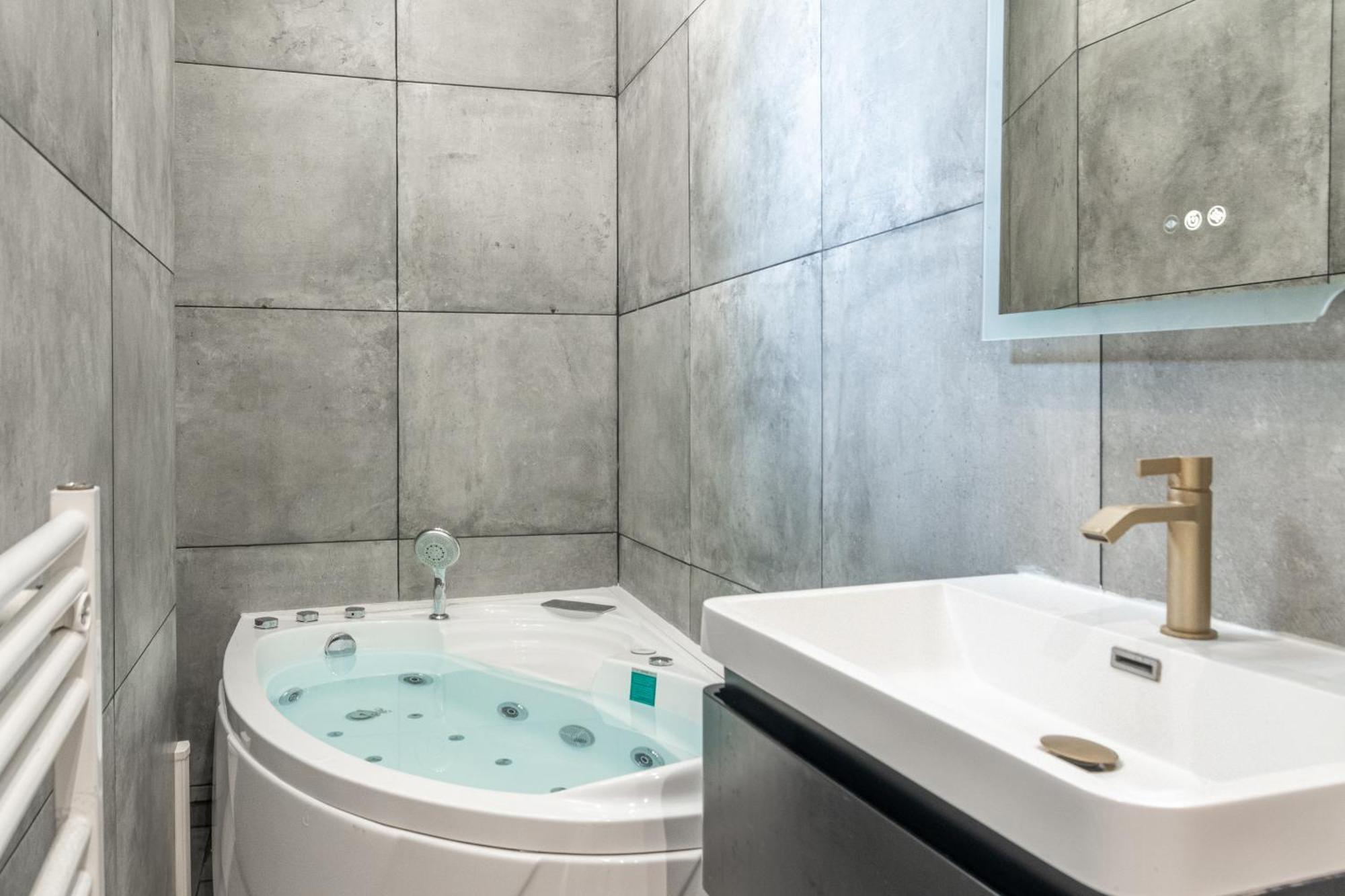 Lavie Maison Eiffel Ac Hot Tub パリ エクステリア 写真